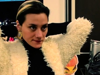 Goluptious brunette darling performs pecker licking session